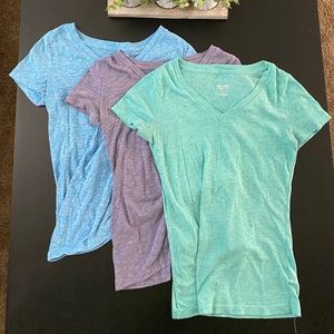 (3) Short Sleeve V Neck T-Shirts | XS